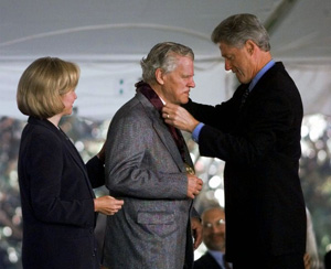 Doc Watson receiving the National Medal of the Arts from President Clinton in 1997